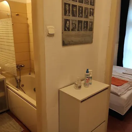 Coronation Apartment *