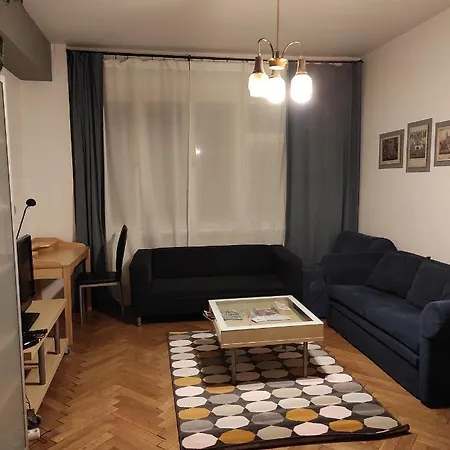 Coronation Apartment *